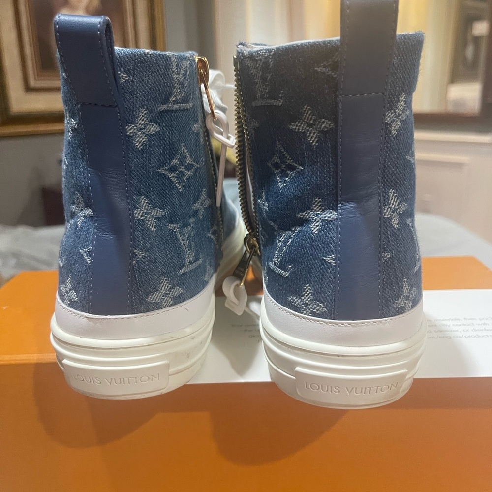 Authentic Louis Vuitton Sneakers (4 Times worn - Picture 4 of 8
